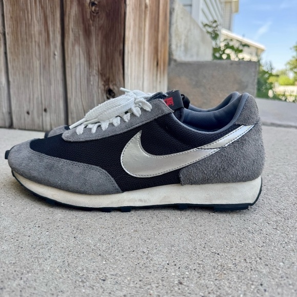 Nike Waffle running shoes Men's Black and Gray Sneakers size 10.5 10 1/2 - Picture 2 of 9